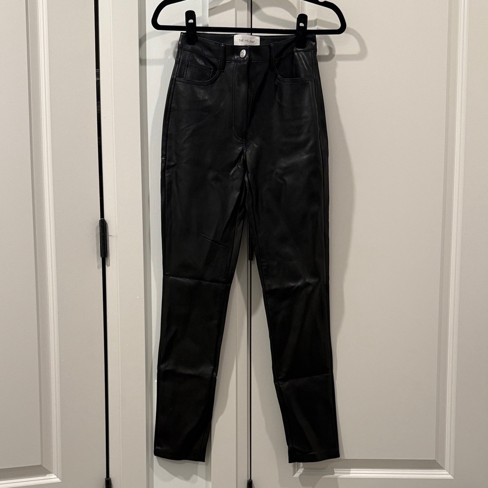Aritzia Wilfred Melina Black High Waisted Vegan Leather Pant Size 2